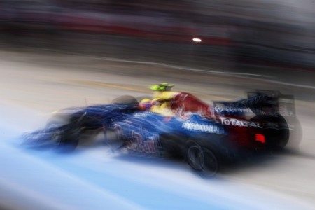 Mark Webber se lleva el gato al agua en Silverstone