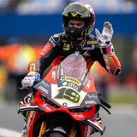 "Habrá que subirle los semimanillares, ¿no?". Álvaro Bautista pide sanciones para frenar a Nicolò Bulega como le hicieron a él 