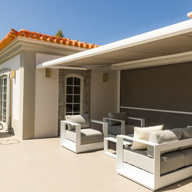 Llega hoy a Lidl la lámpara inalámbrica que parece de Zara Home y podemos usar en el balcón este verano: cuesta solo 11,99 euros 