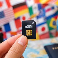 Todas parecen iguales, pero no lo son: en qué debes fijarte antes de comprar una eSIM para viajar 