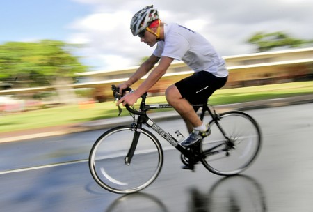 Fomentando la convivencia entre ciclistas y conductores: así es como hay que circular en vías interurbanas