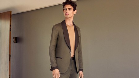 Así se lleva el traje este verano en la nueva campaña de Mango: informal y en tonos tierra