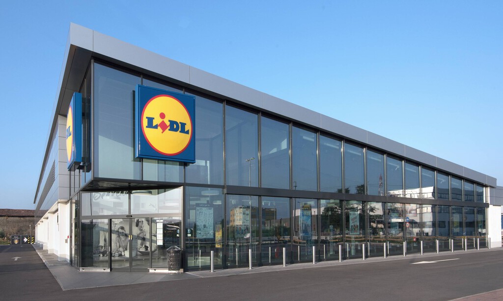 Desde hoy en Lidl el foco solar que se instala fácil para iluminar el jardín y cuesta menos de 6 euros