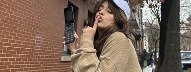 La Gen Z se ha obsesionado con una tecnología que creíamos enterrada para siempre: los teléfonos concha