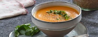 El ingrediente secreto y común que echo a la olla para mejorar mis sopas, caldos, guisos y cremas de verduras 