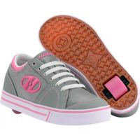 Los pediatras alertan del peligro que suponen las zapatillas con ruedas