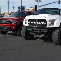 Olvida el Ford F-150 Raptor... porque puedes tener un MegaRaptor