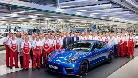 Así despidió Porsche, de su fábrica, el último Panamera de generación pasada