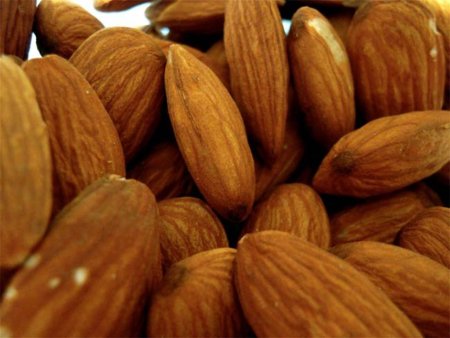 Aceite de almendras, un cosmético natural muy útil
