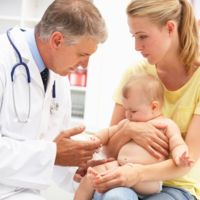 Vacunar a los bebés podría ayudar a disminuir el riesgo de muerte súbita 