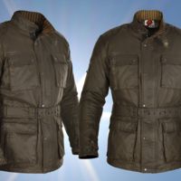 Si quieres ir elegante y protegido en moto, la Oxford Heritage Wax puede ser tu opción