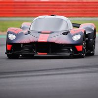 ¡Tremendo! Aston Martin quiere que Max Verstappen pilote su Valkyrie en las 24 horas de Le Mans