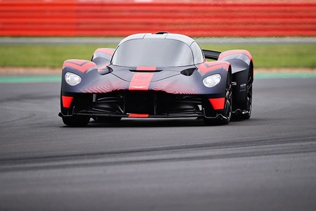 ¡Tremendo! Aston Martin quiere que Max Verstappen pilote su Valkyrie en las 24 horas de Le Mans