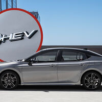 Amplio sedán híbrido con 225 hp en México. Rinde hasta 27.2 km/l y es uno de los más confiables 