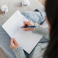 Estamos tan enganchados a los smartphone que la Gen Z ha encontrado su propio "detox": volver a enviar cartas