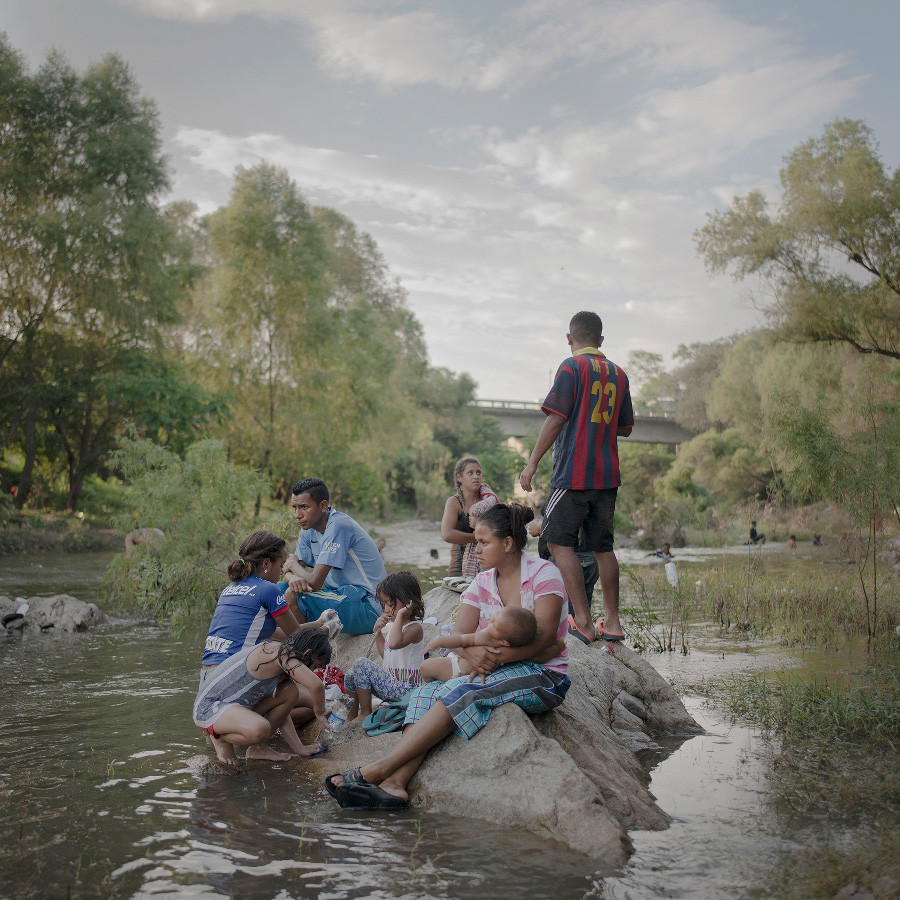 Ganador Series: ‘The Migrant Caravan’ de Pieter Ten Hoopen (Suecia)