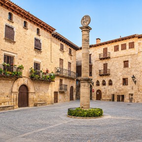 Nadie lo visita, pero dicen que es la Toscana de España: calles medievales y casas renacentistas detenidas en el tiempo 