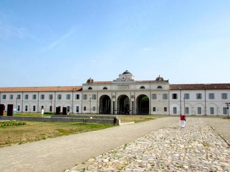 La calzada romana y el Parque Arqueológico Novi Ark en Módena