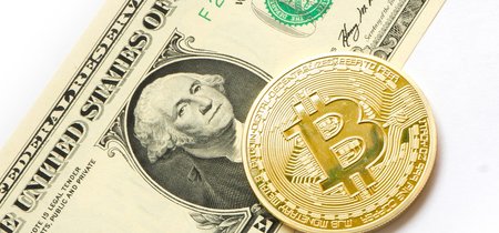 Bitcoin pierde un 75% de su valor en menos de un año y cae por debajo de los 5.000 dólares 