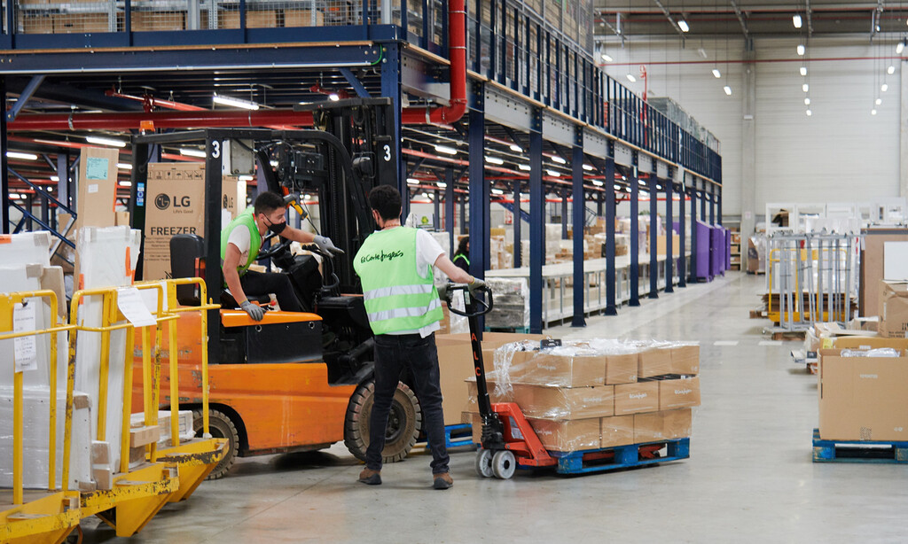 Aquí van a parar los teléfonos, tablets y más que devolvemos en El Corte Inglés: un outlet con descuentazos de más del 60%