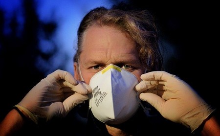 No debes tocarte la cara para evitar el coronavirus... pero hay una razón por la que cuesta tanto no hacerlo