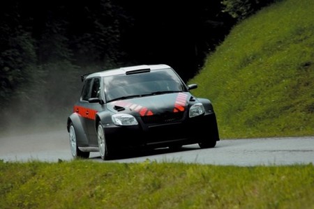 Carlos Sainz prueba el nuevo Fabia Super 2000