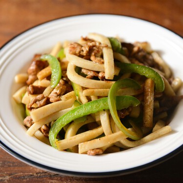 Noodles de verduras ligeros y deliciosos: la receta saludable que se prepara en menos de 15 minutos