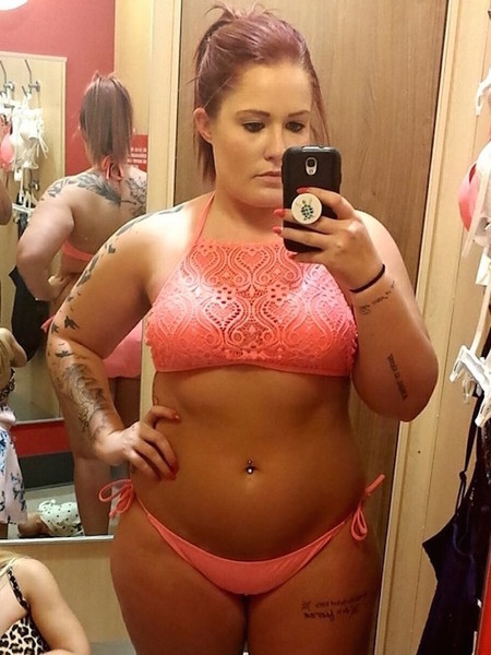 La tarde de compras de bikinis de una joven mamá con su hija se ha convertido en una lección de 'body positive'