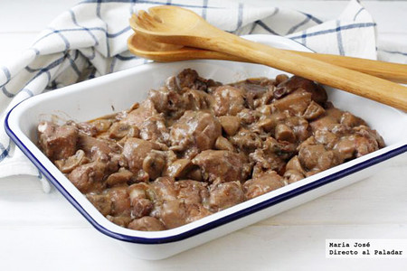 Receta de pollo con tocino entreverado y salsa de vino