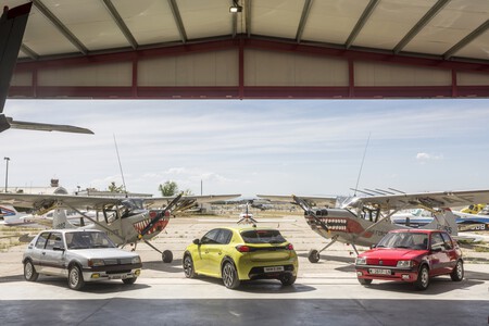 Peugeot 205 GTI junto a E-208