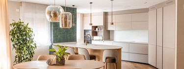 Adiós a las islas de cocina: esta es la nueva tendencia de 2026 que viene de Europa y optimiza el espacio en cocinas pequeñas 