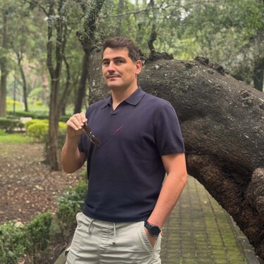 Iker Casillas, exfutbolista: "La gente ve todo lo que he ganado, pero no que durante ocho años mi padre cogía el coche y me llevaba cada día desde Móstoles. Él sabía que era bueno, pero era más estricto porque era Guardia Civil"