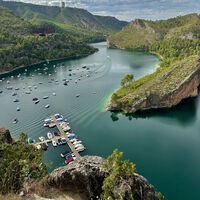 La "Menorca de Guadalajara": el oasis de aguas turquesas, playa y yates sin salir de la península ibérica 