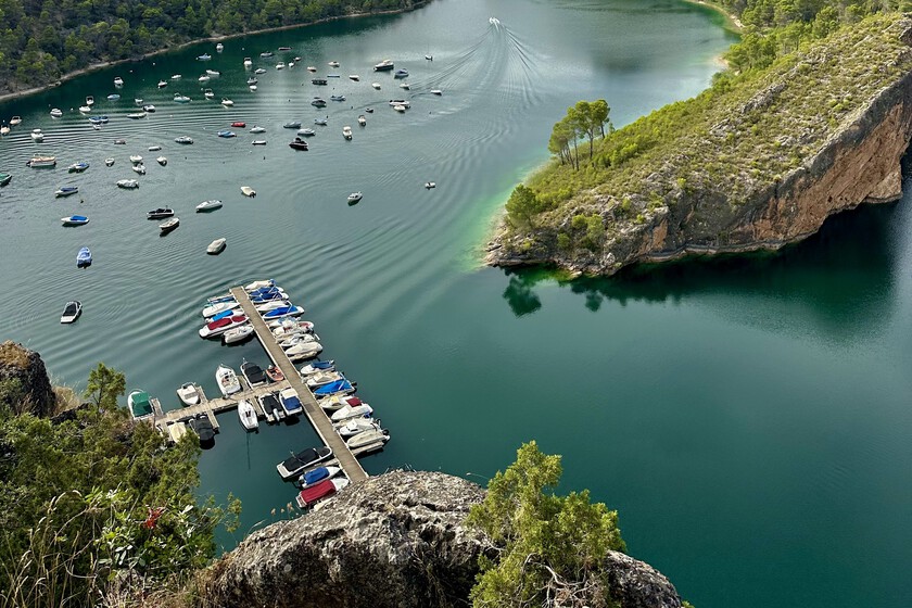 La  Menorca de Guadalajara : el oasis de aguas turquesas, playa y yates sin salir de la península ibérica
