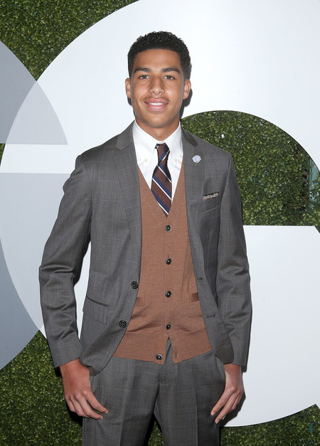 ¡Tendencia a la vista! Los hombres del año de GQ adoptan el cárdigan bajo el traje