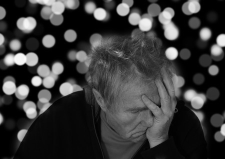 El Alzheimer no se contagia, pero un reciente estudio sugiere que podría transmitirse de una persona a otra