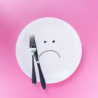 Colocar así los cubiertos tiene todo el sentido: es una forma más de comunicarse sin palabras