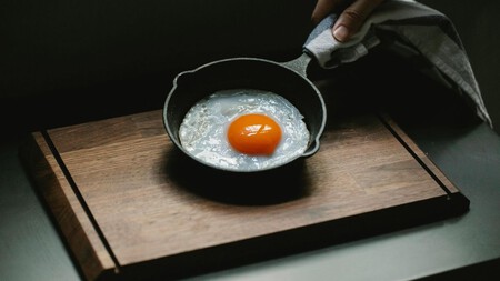 No es ciencia, es experiencia. El mito del pepino en la sartén es mentira, esta es la forma para evitar que el huevo se pegue