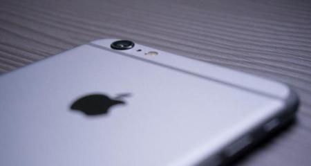 ¿Cómo es posible que un iPhone con 1 GB de RAM se comporte mejor que dispositivos Android con 2 o más GB de RAM?