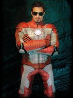 ¿Quieres que todo el mundo te mire cuando vas en moto? Vístete de Ironman