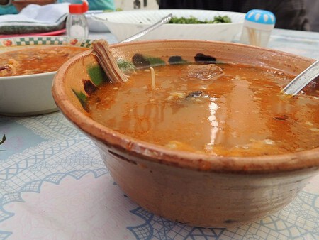 Ni Hidalgo ni Edomex: lánzate a la Feria de la barbacoa 2026 al sur de CDMX por un taquito de pancita con consomé este fin de semana
