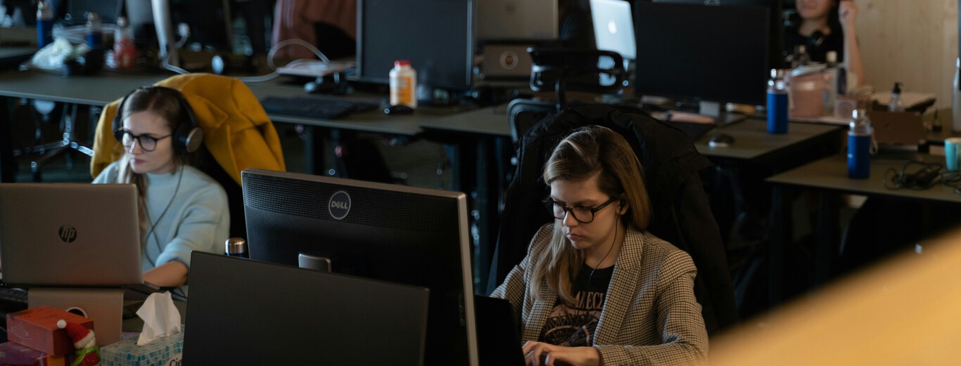 "La IA cambia el modo de trabajar y cómo se sienten las personas": el 30% de los trabajadores se sienten menos útiles