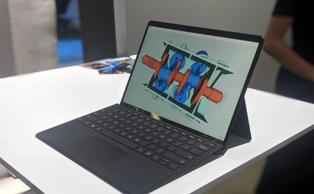 Microsoft dice querer potenciar Windows 10 en ARM, pero hay devs que llevan un año intentando subir una app a su tienda sin éxito