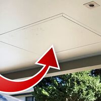 "Não tínhamos ideia de que existia": morador encontra TV no teto após 17 anos e agora tem uma televisão nova 