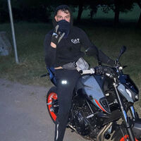 Muy violento pero no demasiado listo: Este ladrón va a pasar 14 años a la sombra por presumir en redes sociales de las motos que robaba 