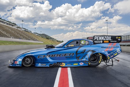 El Funny Car del Dodge Charger SRT Hellcat Widebody tiene 11,000 hp... porque 707 hp no bastan