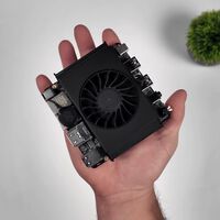 Construyen un Mini PC Gaming que cuesta la mitad que una PS5 Pro, cabe en tu bolsillo y ejecuta todos los AAA del momento 