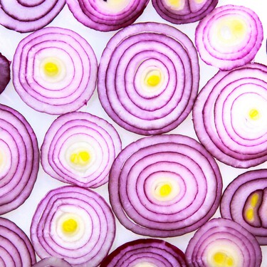 Un físico descubre, por fin, la forma en la que tenemos que cortar la cebolla para no llorar