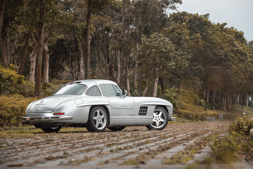 Mercedes 300 SL AMG restomod