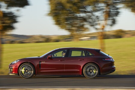 Probamos el Porsche Panamera: la berlina deportiva híbrida o de combustión asombra ahora con hasta 700 CV de potencia